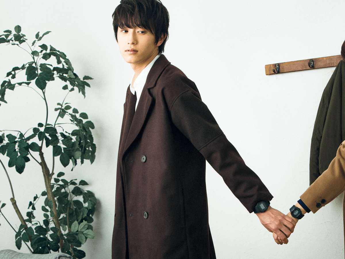 scene3:ブラックのペアウオッチがシックな空気を運び込む