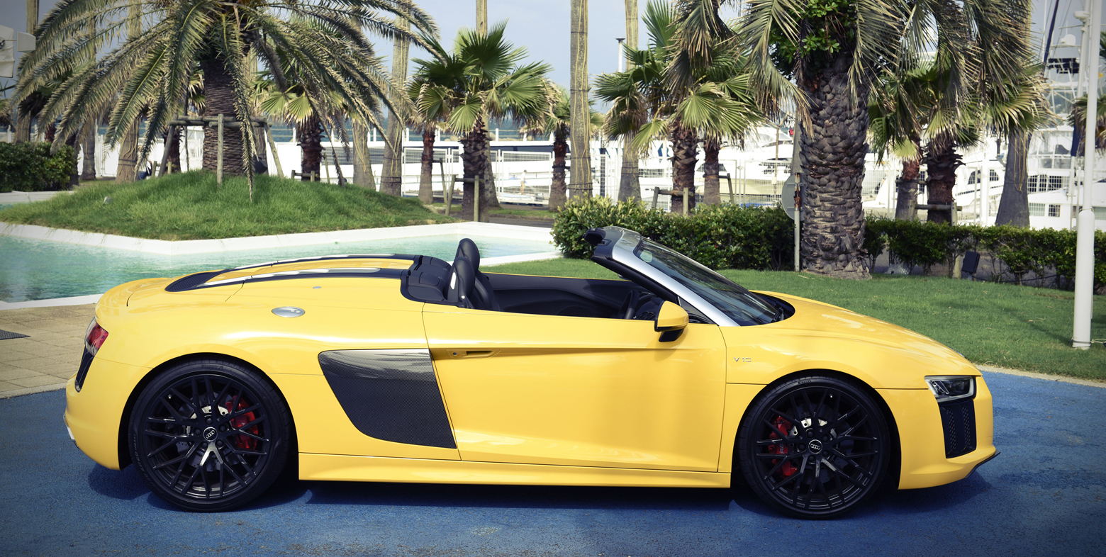 アウディR8　側面　サイド