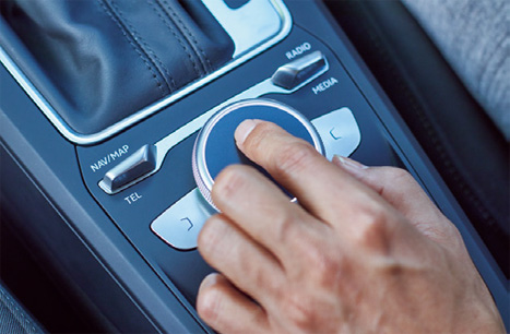 アウディQ2　ナビ