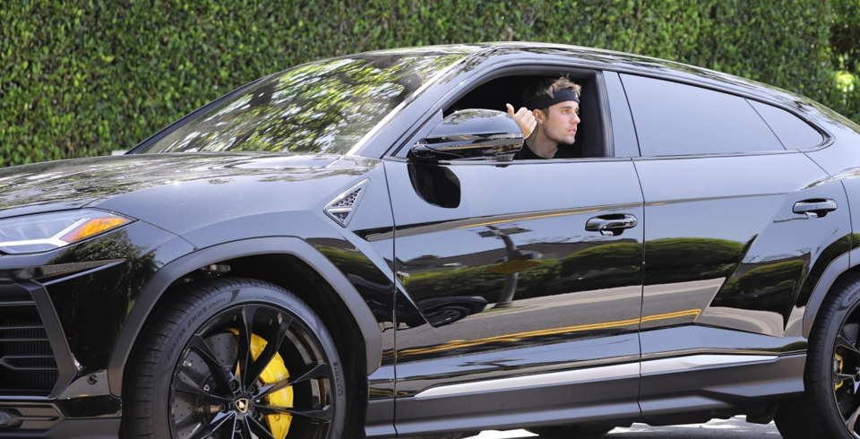 ジャスティン ビーバーの愛車に加わった黒suvの正体とは 日之出出版